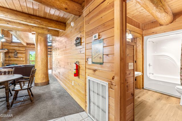 617 Almost Heaven Way, Gatlinburg, TN 37738