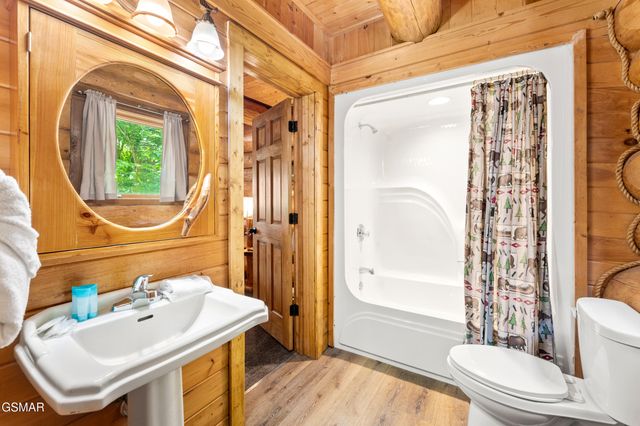 617 Almost Heaven Way, Gatlinburg, TN 37738