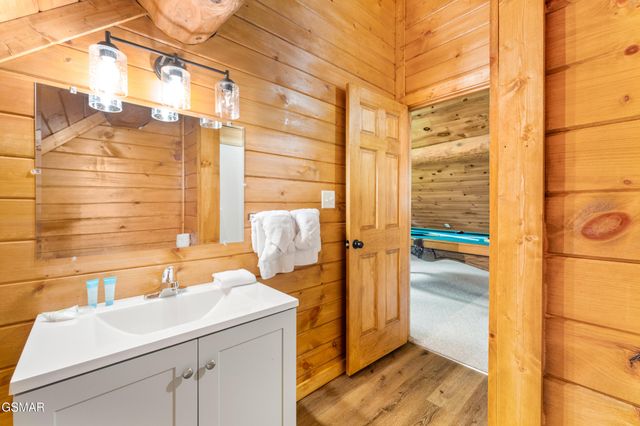 617 Almost Heaven Way, Gatlinburg, TN 37738
