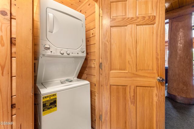 617 Almost Heaven Way, Gatlinburg, TN 37738
