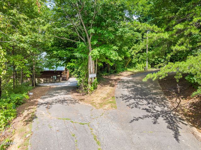 617 Almost Heaven Way, Gatlinburg, TN 37738