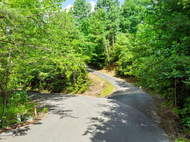 617 Almost Heaven Way, Gatlinburg, TN 37738