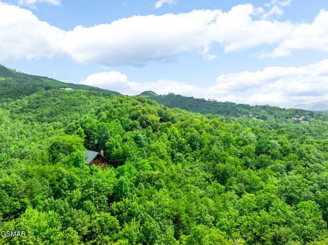 617 Almost Heaven Way, Gatlinburg, TN 37738