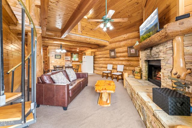 617 Almost Heaven Way, Gatlinburg, TN 37738