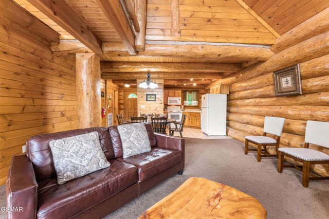 617 Almost Heaven Way, Gatlinburg, TN 37738