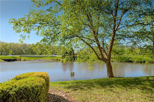 11630 Tomahawk Creek Parkway A, Leawood, KS 66211