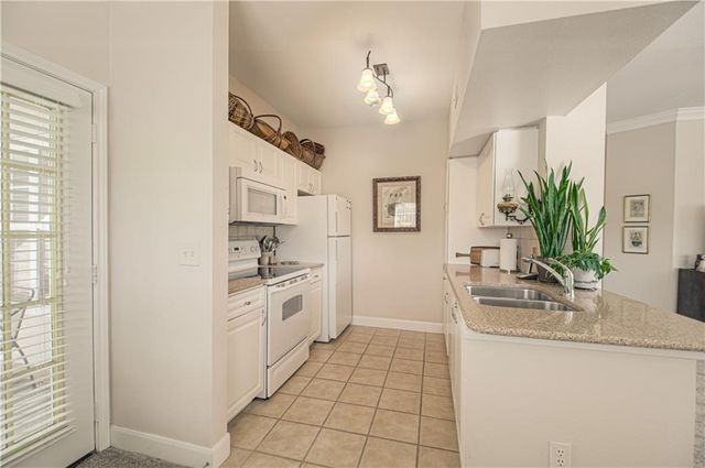 11630 Tomahawk Creek Parkway A, Leawood, KS 66211