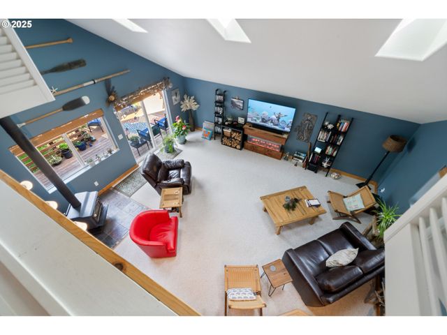 5520 Nw 6TH St, Cape Meares, OR 97141