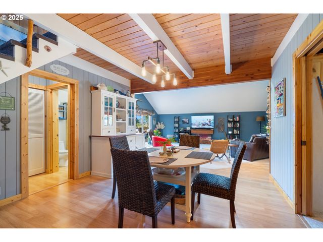 5520 Nw 6TH St, Cape Meares, OR 97141