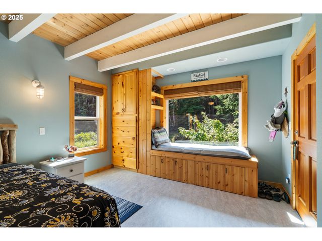 5520 Nw 6TH St, Cape Meares, OR 97141