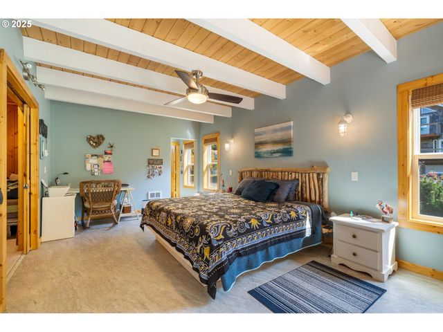5520 Nw 6TH St, Cape Meares, OR 97141