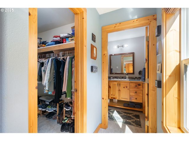 5520 Nw 6TH St, Cape Meares, OR 97141