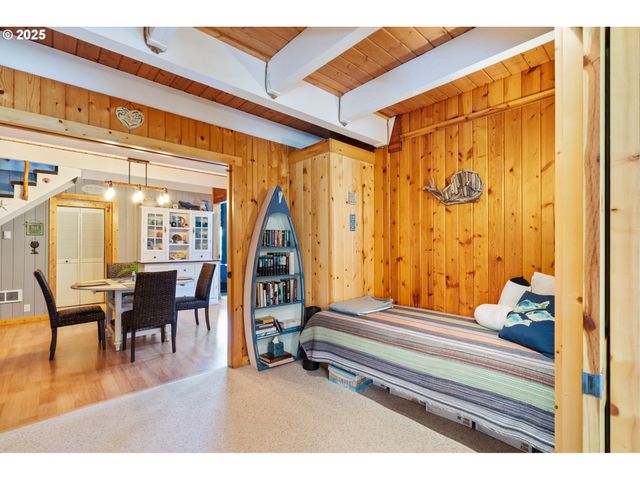 5520 Nw 6TH St, Cape Meares, OR 97141
