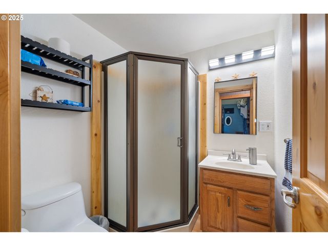 5520 Nw 6TH St, Cape Meares, OR 97141