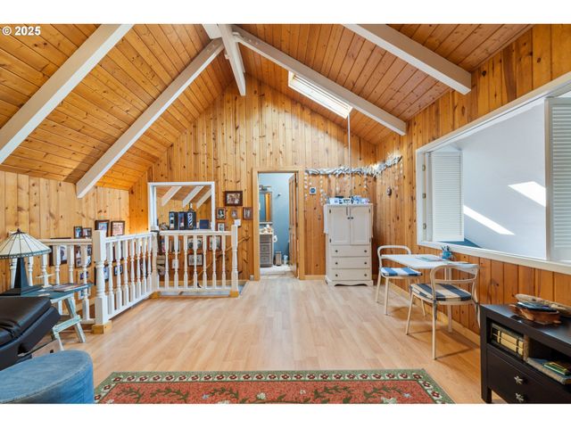 5520 Nw 6TH St, Cape Meares, OR 97141