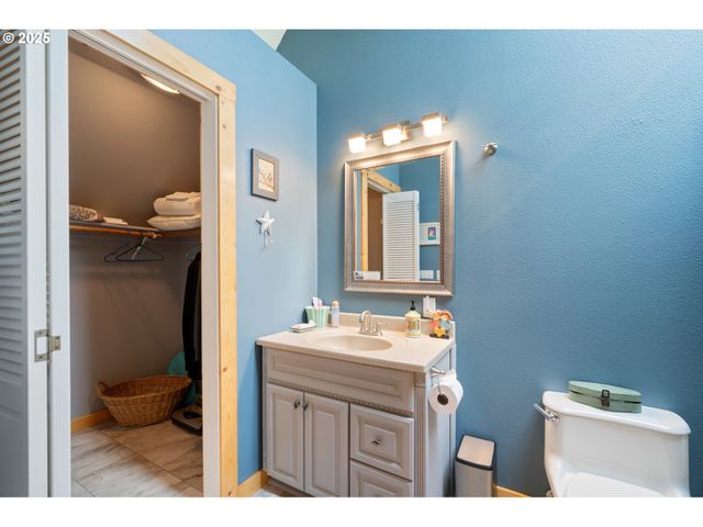 5520 Nw 6TH St, Cape Meares, OR 97141