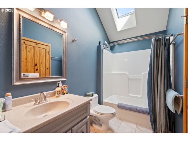 5520 Nw 6TH St, Cape Meares, OR 97141