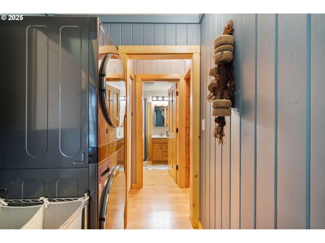 5520 Nw 6TH St, Cape Meares, OR 97141