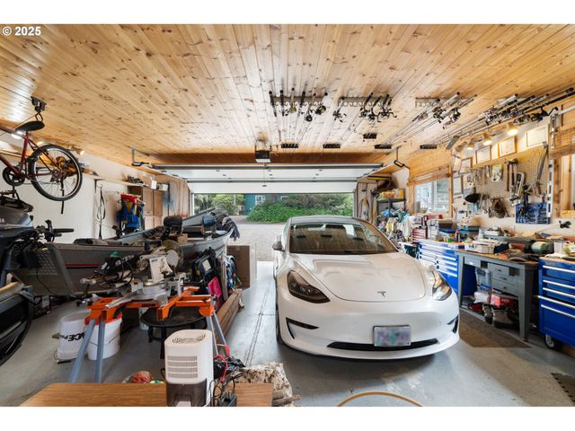 5520 Nw 6TH St, Cape Meares, OR 97141