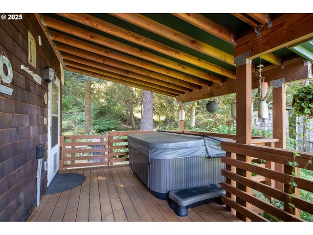 5520 Nw 6TH St, Cape Meares, OR 97141