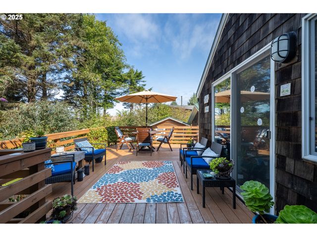 5520 Nw 6TH St, Cape Meares, OR 97141
