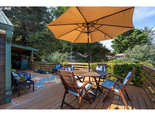 5520 Nw 6TH St, Cape Meares, OR 97141