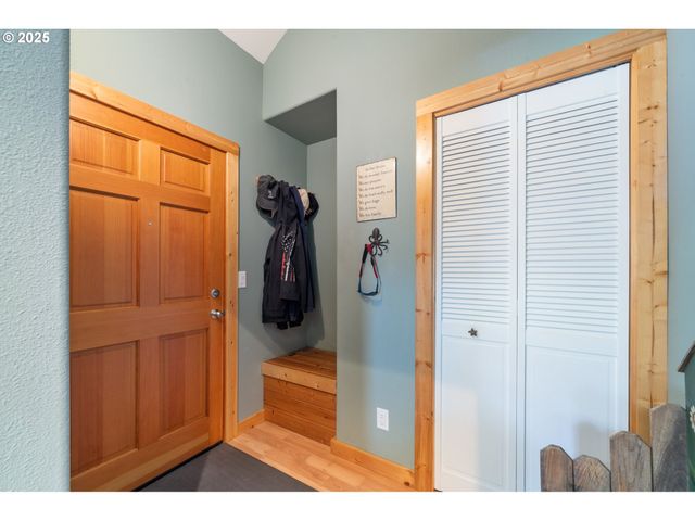 5520 Nw 6TH St, Cape Meares, OR 97141