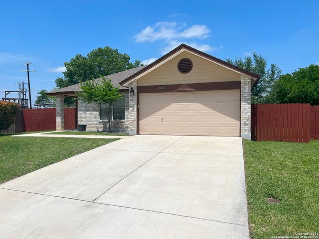 8227 CLUB MEADOW DR, Converse, TX 78109