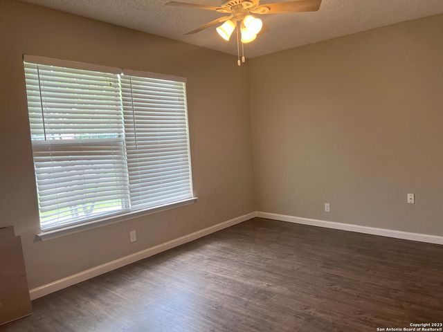 8227 CLUB MEADOW DR, Converse, TX 78109