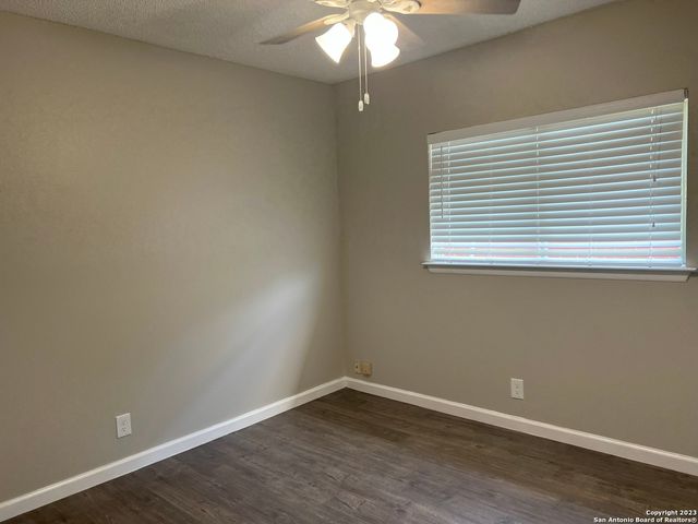 8227 CLUB MEADOW DR, Converse, TX 78109