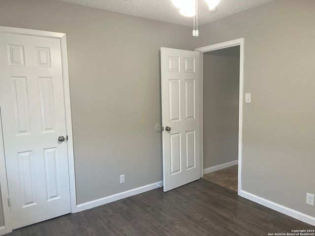 8227 CLUB MEADOW DR, Converse, TX 78109