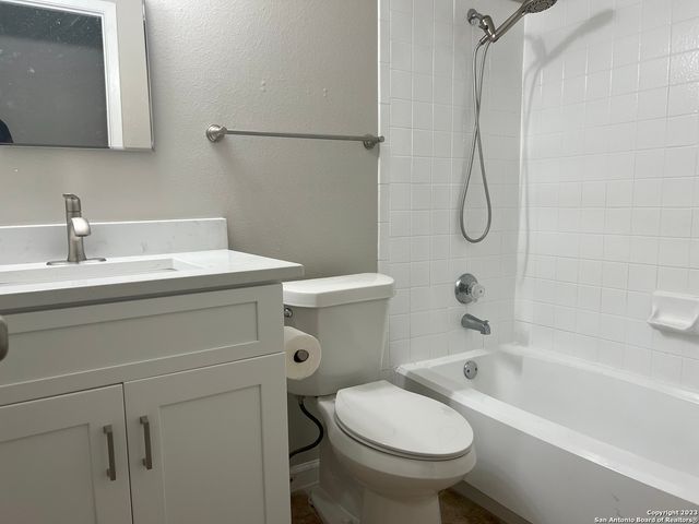 8227 CLUB MEADOW DR, Converse, TX 78109