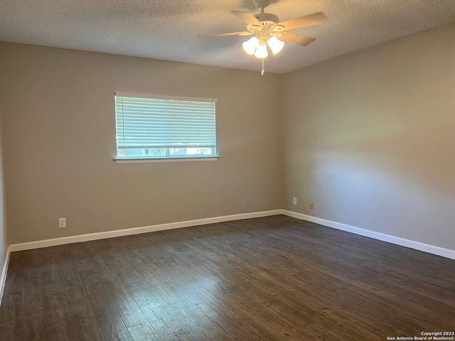 8227 CLUB MEADOW DR, Converse, TX 78109