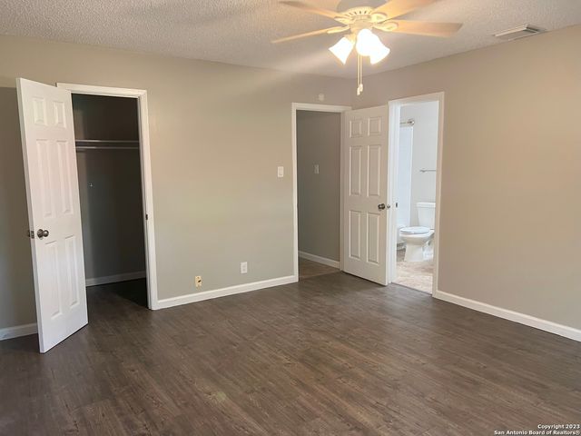 8227 CLUB MEADOW DR, Converse, TX 78109
