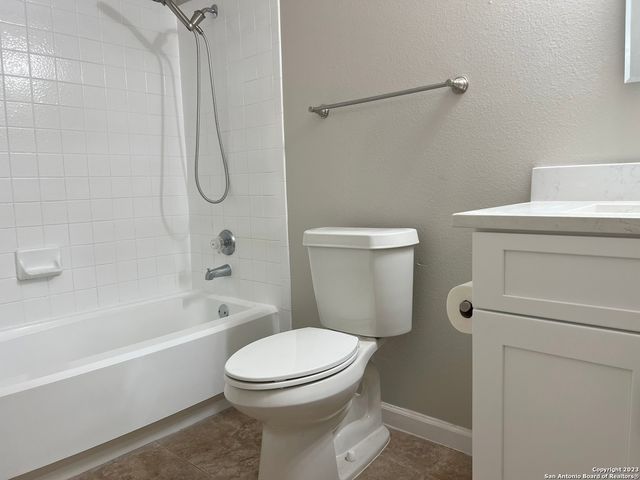 8227 CLUB MEADOW DR, Converse, TX 78109