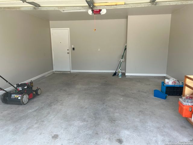 8227 CLUB MEADOW DR, Converse, TX 78109