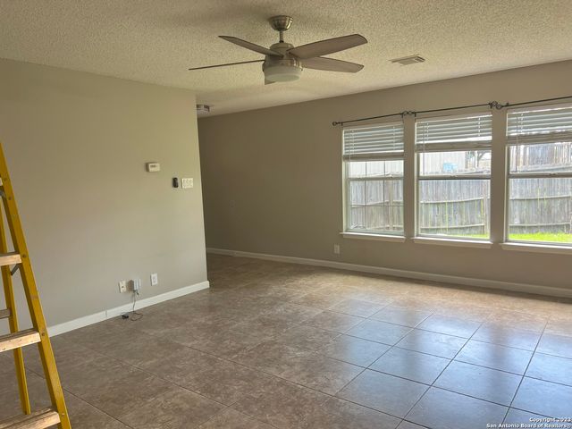 8227 CLUB MEADOW DR, Converse, TX 78109