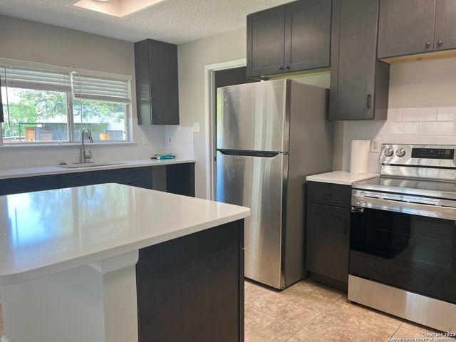 8227 CLUB MEADOW DR, Converse, TX 78109