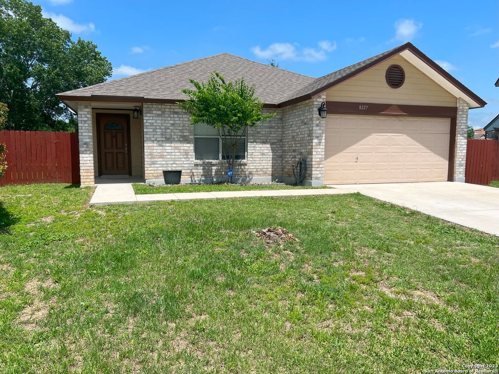 8227 CLUB MEADOW DR, Converse, TX 78109