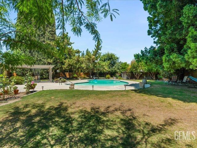 5700 Cochran Drive, Bakersfield, CA 93309