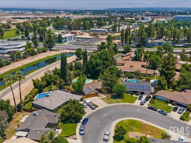 5700 Cochran Drive, Bakersfield, CA 93309