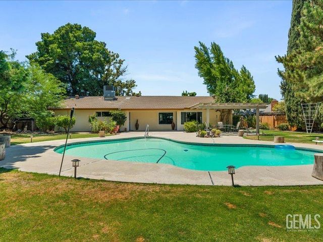 5700 Cochran Drive, Bakersfield, CA 93309