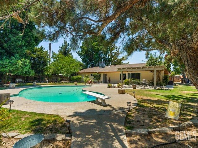 5700 Cochran Drive, Bakersfield, CA 93309