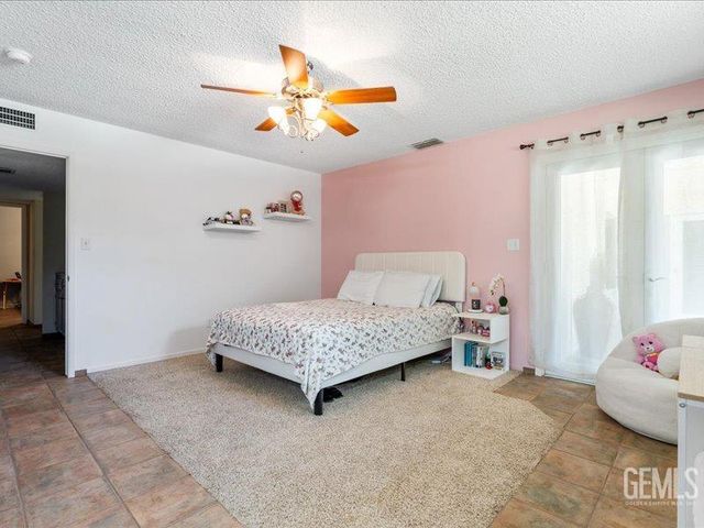 5700 Cochran Drive, Bakersfield, CA 93309