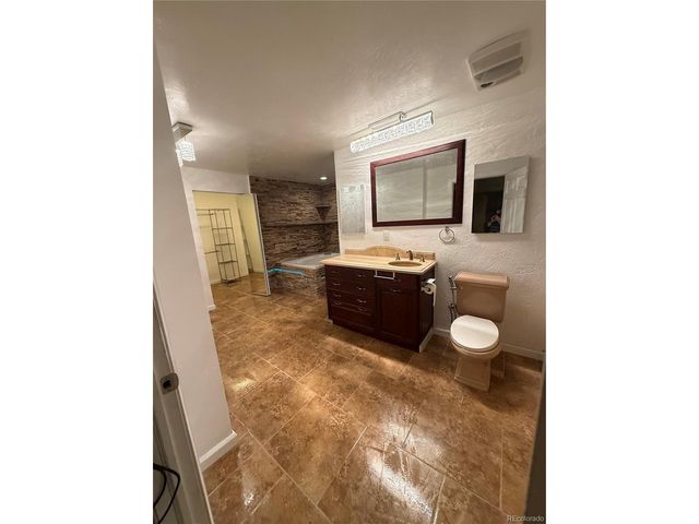 985 Depew St, Lakewood, CO 80214