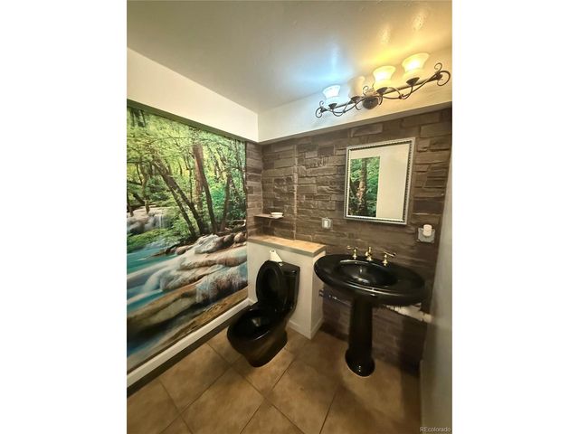985 Depew St, Lakewood, CO 80214