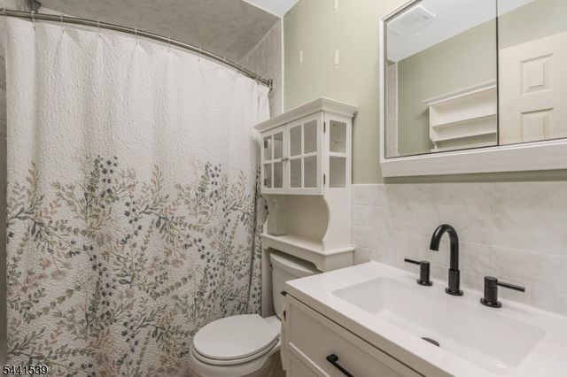 74 Farm Rd E, Hillsborough Twp., NJ 08844