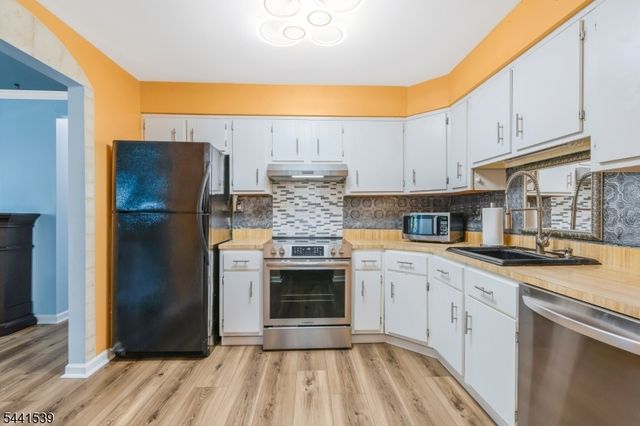 74 Farm Rd E, Hillsborough Twp., NJ 08844