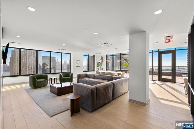 155 Bay Street 808, Jersey City, NJ 07302