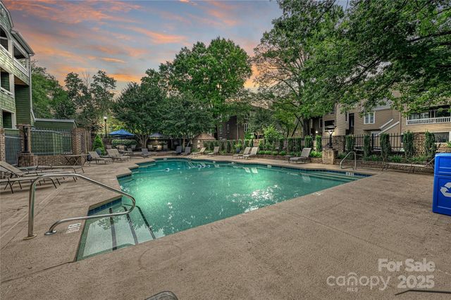 433-68 W 8th Street, Charlotte, NC 28202